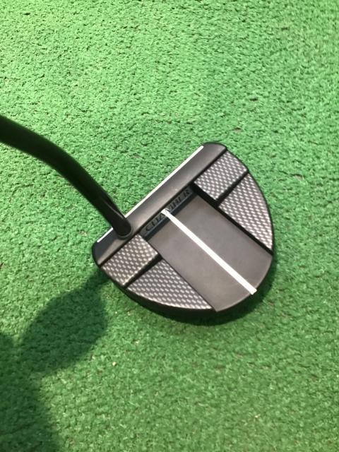入荷情報】直進性が別次元！！世界初オールカーボンパター『THE